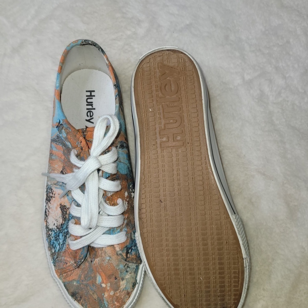 Hurley Tennis Shoes - Picture 2 of 4